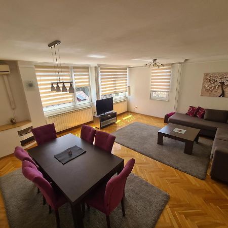 Walnut Apartment - Private Garage ซาราเยโว ภายนอก รูปภาพ