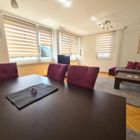 Walnut Apartment - Private Garage ซาราเยโว ภายนอก รูปภาพ