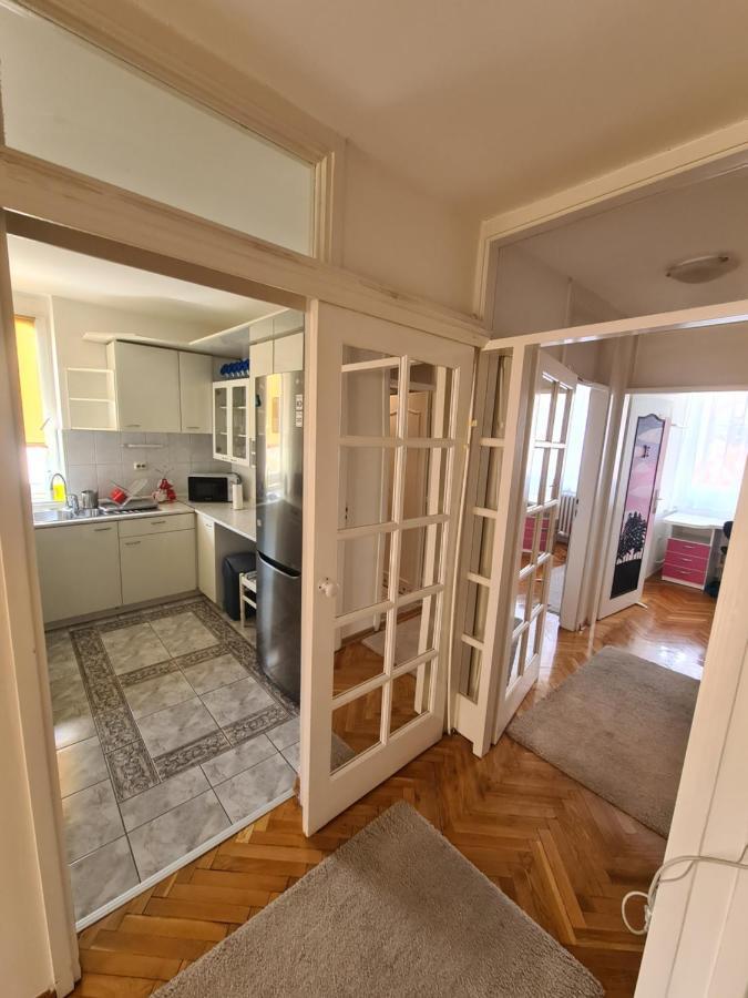 Walnut Apartment - Private Garage ซาราเยโว ภายนอก รูปภาพ