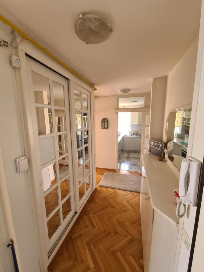 Walnut Apartment - Private Garage ซาราเยโว ภายนอก รูปภาพ