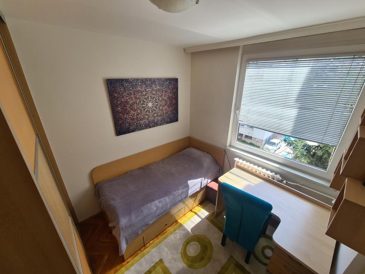 Walnut Apartment - Private Garage ซาราเยโว ภายนอก รูปภาพ